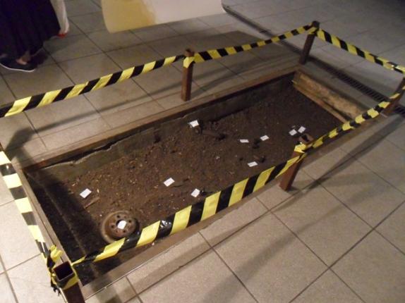 Ausgrabung / archaeological excavations /,  Museum der Ersatzteile / museum of spare parts /, 2011
KNH Basislokal Wien 17.