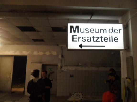 Info Tab, Museum der Ersatzteile / museum of spare parts /, 2011
KNH Basislokal Wien 17.